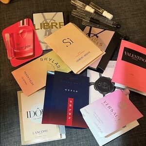 Bundle of 10 perfume samples